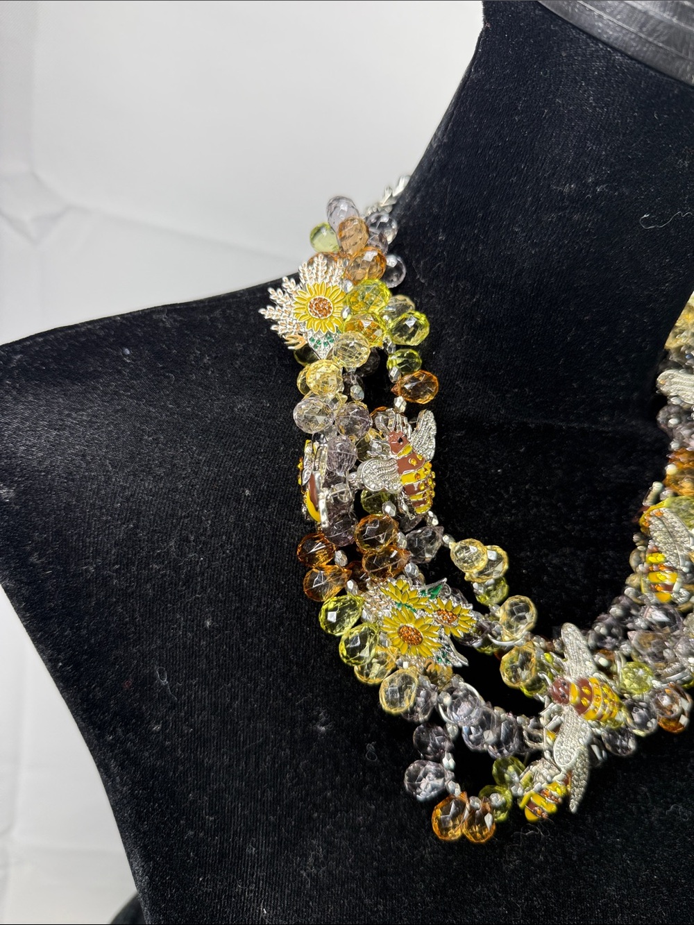 Sassy Jones Broach Necklace & Earrings - Picture 3 of 9